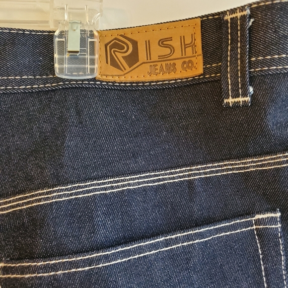 RISK JEANS CO. MEN'S JEANS SHORT BLUE SIZE WAIST 44" INSEAM 25" - Picture 3 of 6
